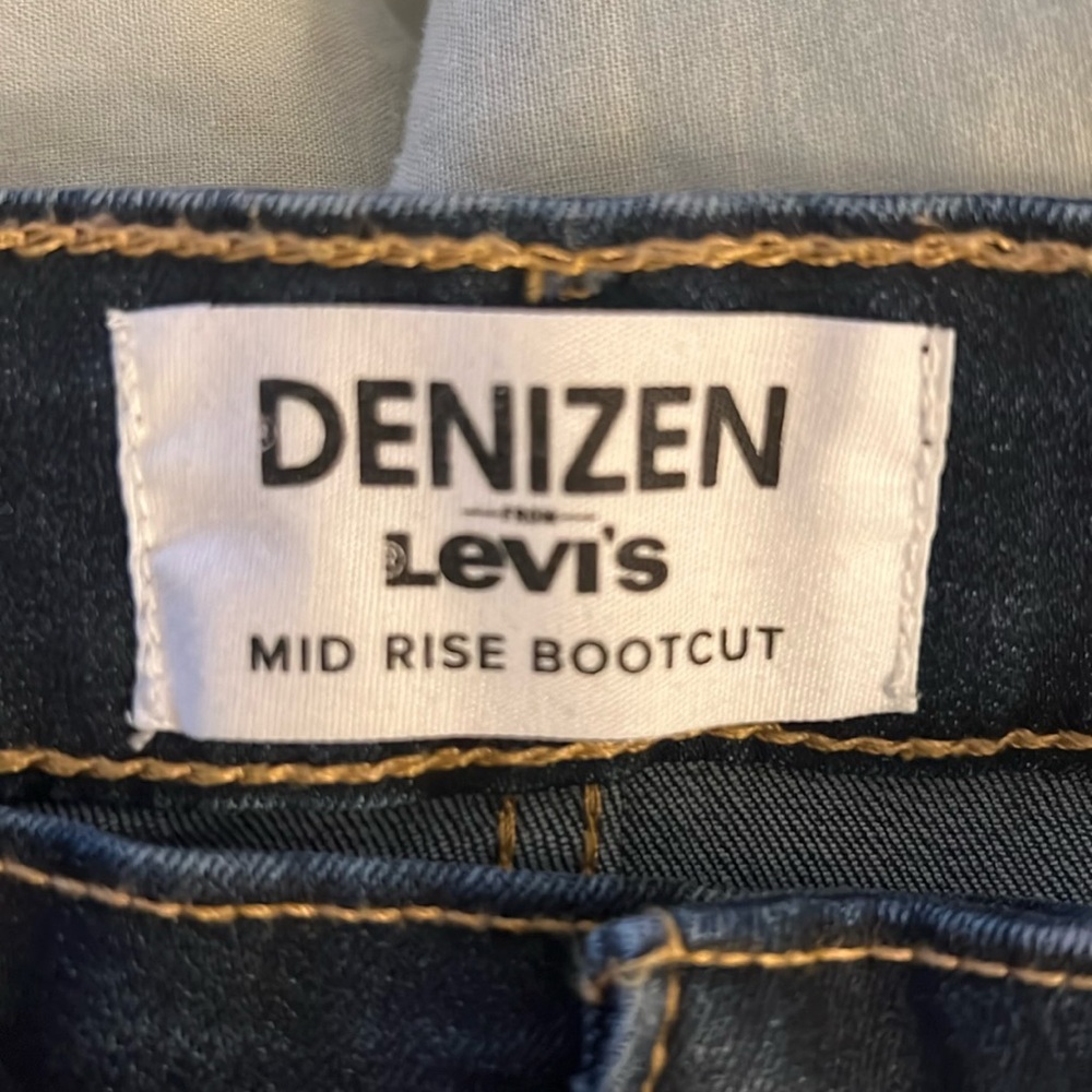 Denizen Levi’s Mid rise Bootcut Jean